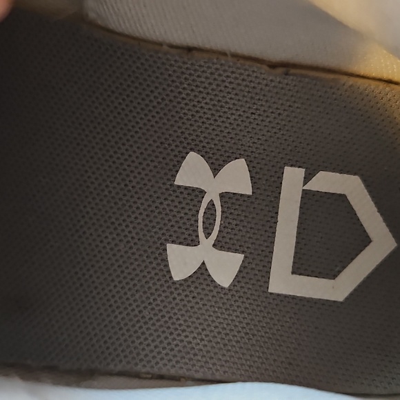 Under Armour White Baseball Cleats - Picture 12 of 14